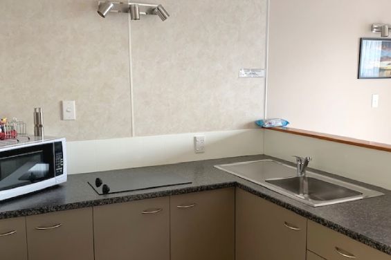 1-Bedroom Seaview Apartment kitchen